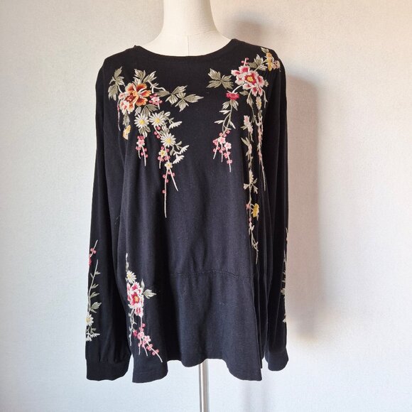 Johnny Was Embroidered Acacia Seamed Relaxed Long Sleeve Tee Black Knit - Picture 2 of 11